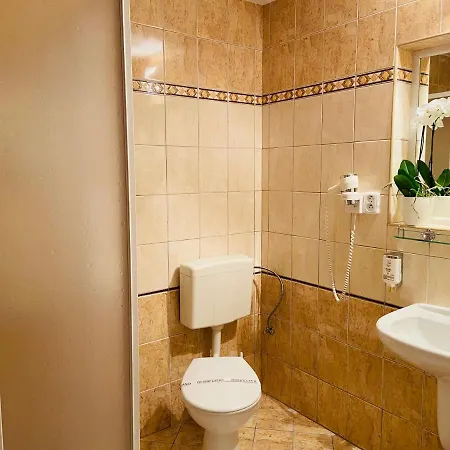Hotel Garni Hotel Pyramida 4*